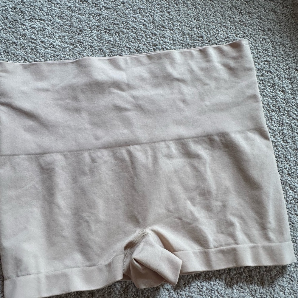 SPANX High-Waist Seamless Shorts in Light Beige